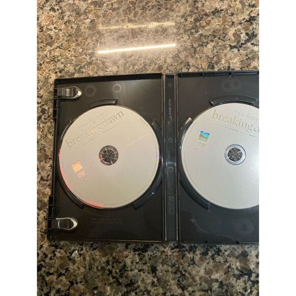 Breaking Dawn two disc special edition - Picture 5 of 6
